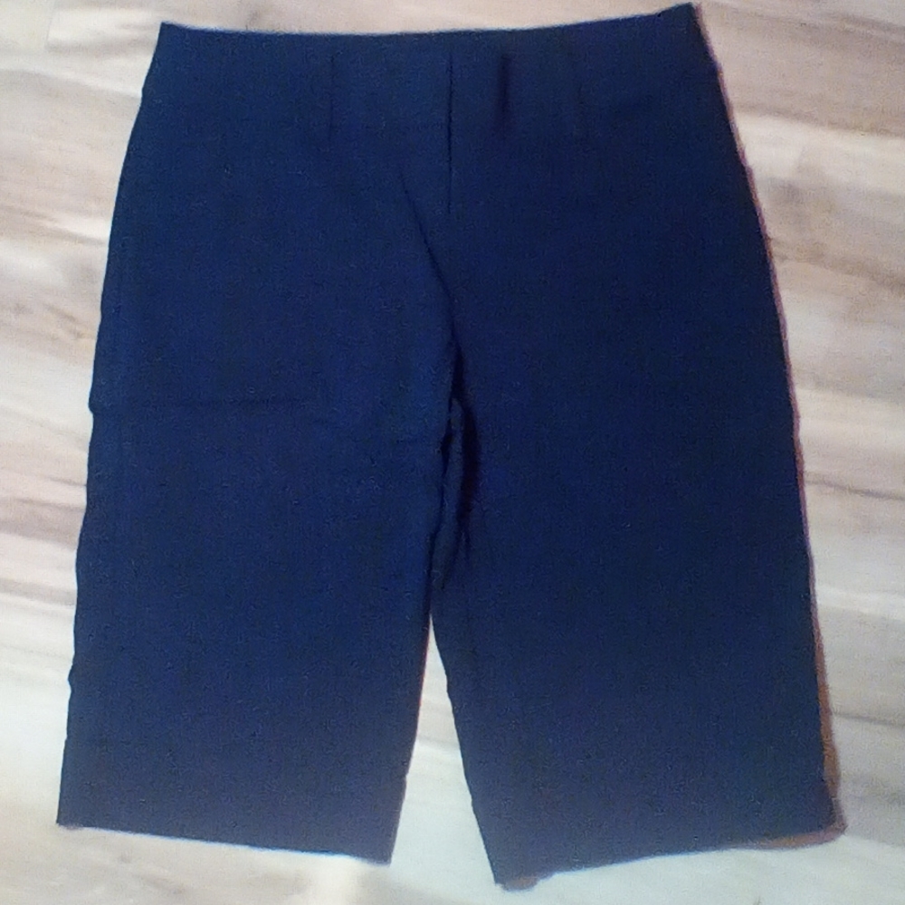 Black capri shorts
